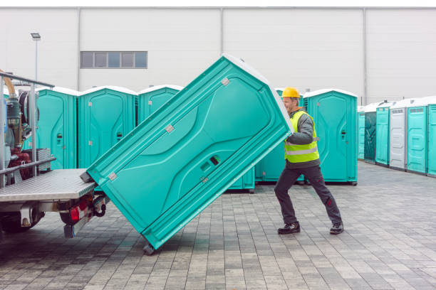 Best Porta potty delivery and setup  in Lakeville, MN