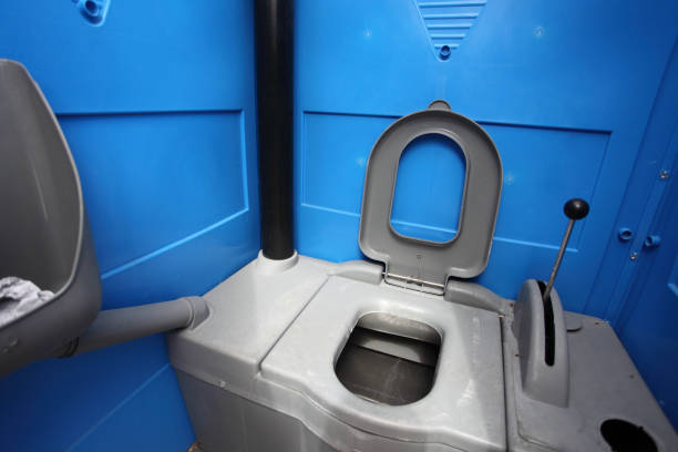 Best Porta potty delivery and setup  in Lakeville, MN